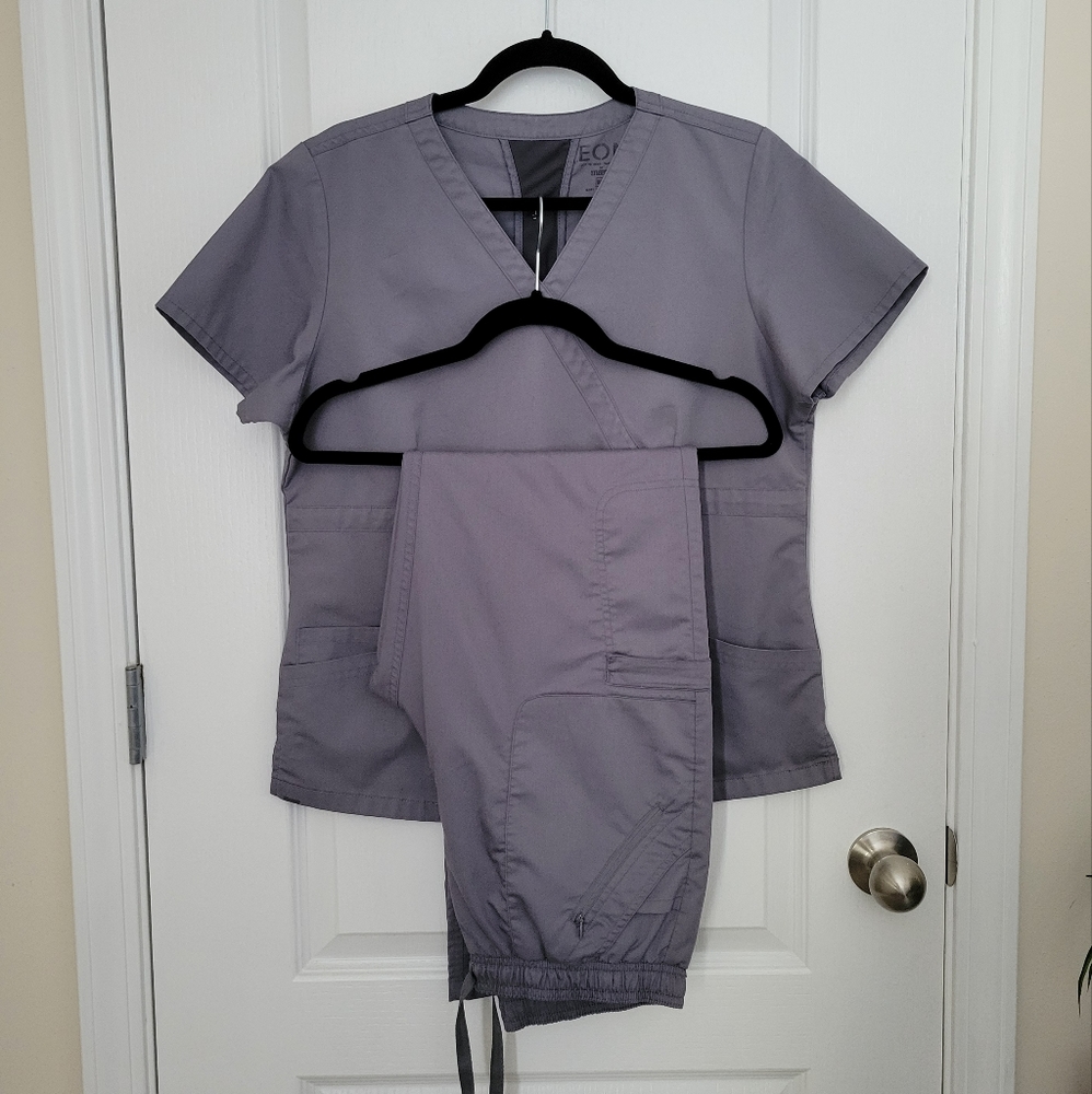 EON Scrub Set